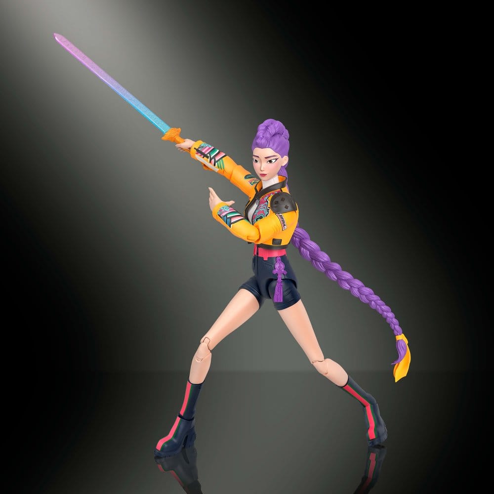 Figurine KPop Demon Hunters HUNTR/X Rumi de 15 cm par Mattel, pose dynamique, détails précis, figurine de collection.