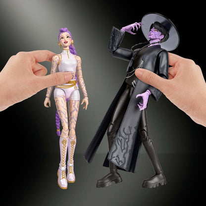 Deux figurines KPop Demon Hunters Rumi et Jinu, 15 cm, dans le pack « Final Battle » de Mattel, montrant leurs détails de combat.