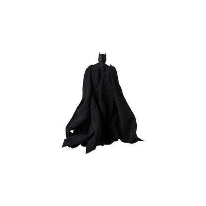 Figurine Batman Hush de 16 cm de Medicom Toys, version noire de MAFEX Batman, détaillée et pose dynamique.