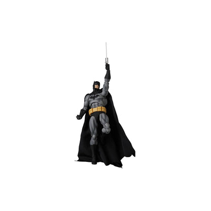 Figurine Batman Hush de 16 cm de Medicom Toys, version noire de la collection MAFEX, détail précis et pose dynamique.