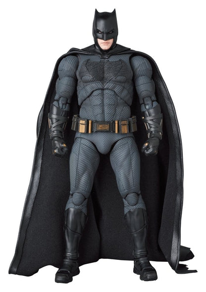 Figurine MAFEX Batman de 16 cm de Zack Snyder's Justice League, détail précis, pose dynamique, par Medicom Toys.