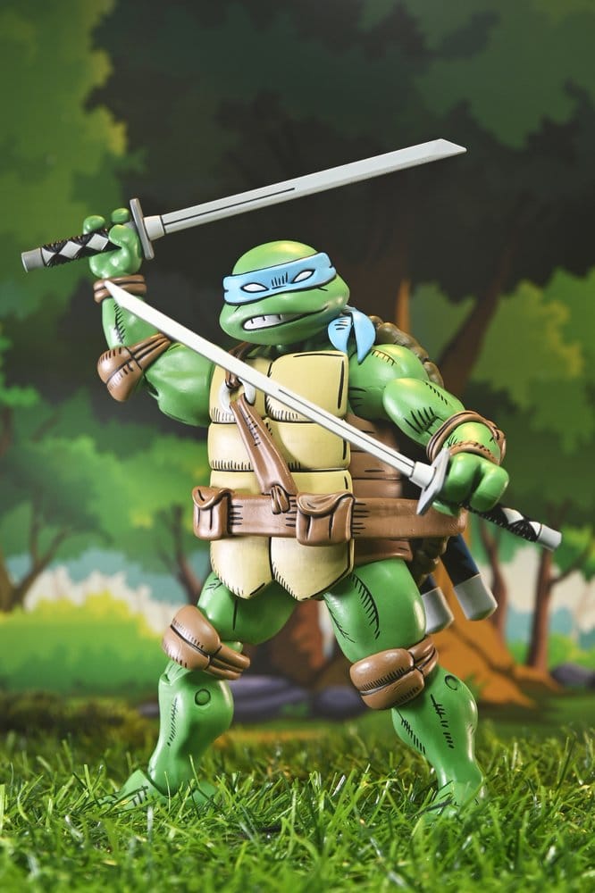 Figurine NECA TMNT x Usagi Yojimbo Leonardo ultime de 18 cm en style comic, pose détaillée et artisanale.