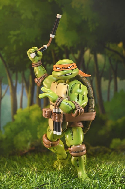 Figurine NECA TMNT x Usagi Yojimbo Ultimate Michelangelo de 18 cm, version comic, détail précis et pose dynamique.